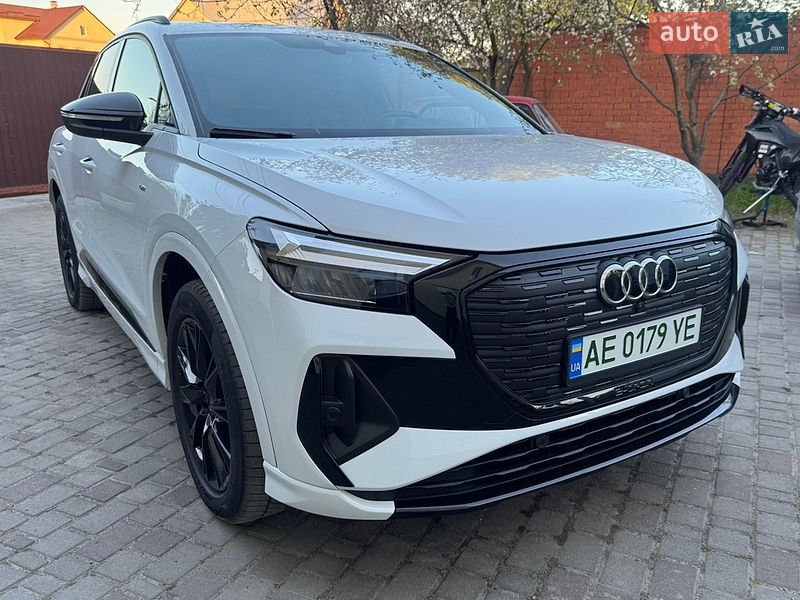 Audi Q4 e-tron 2024