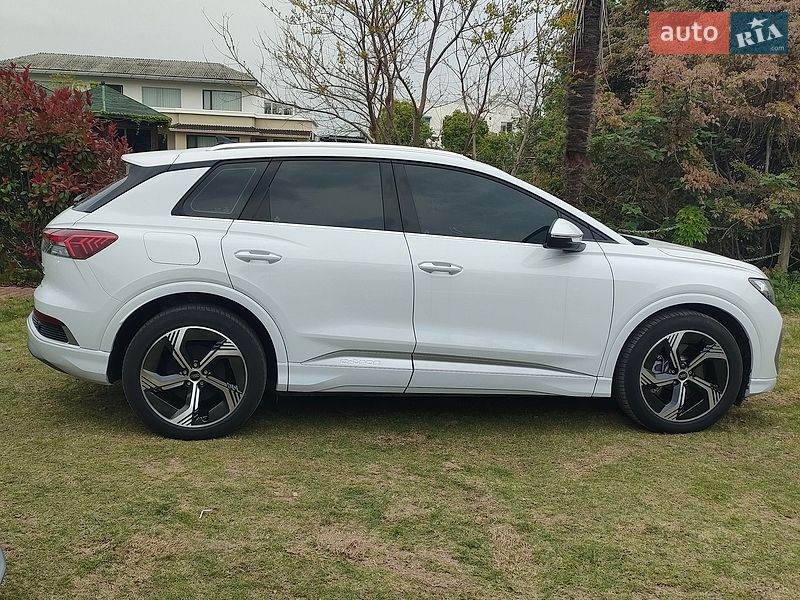 Внедорожник / Кроссовер Audi Q4 e-tron 2024 в Киеве