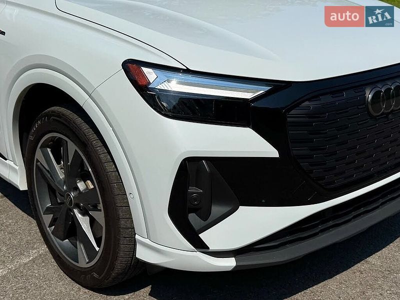 Позашляховик / Кросовер Audi Q4 e-tron 2024 в Львові