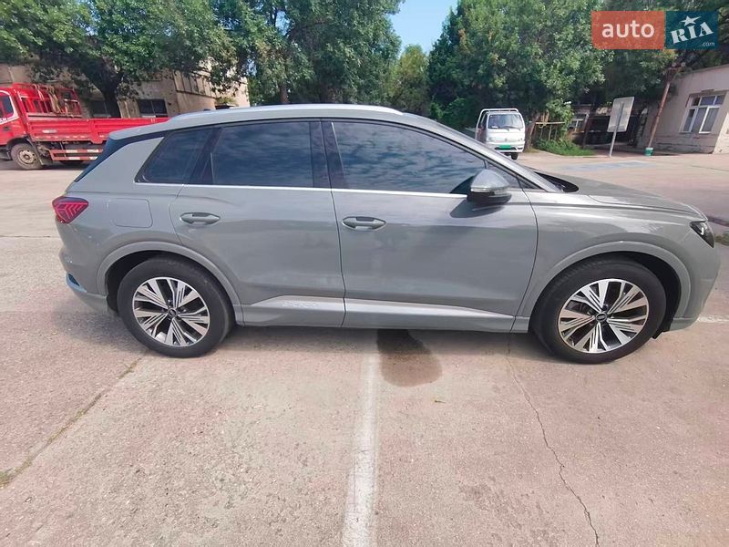 Позашляховик / Кросовер Audi Q4 e-tron 2024 в Києві