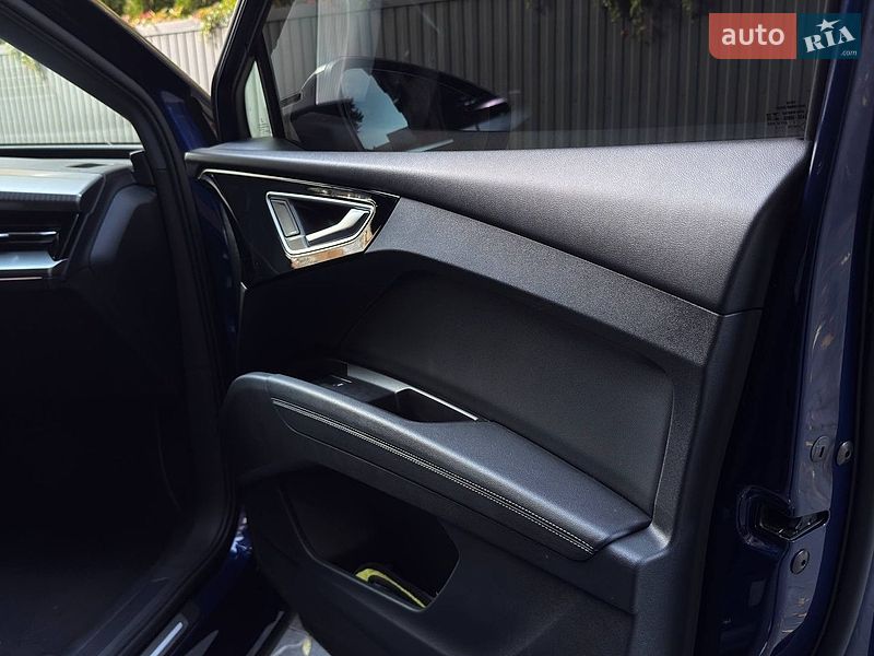 Внедорожник / Кроссовер Audi Q4 e-tron 2021 в Хмельницком