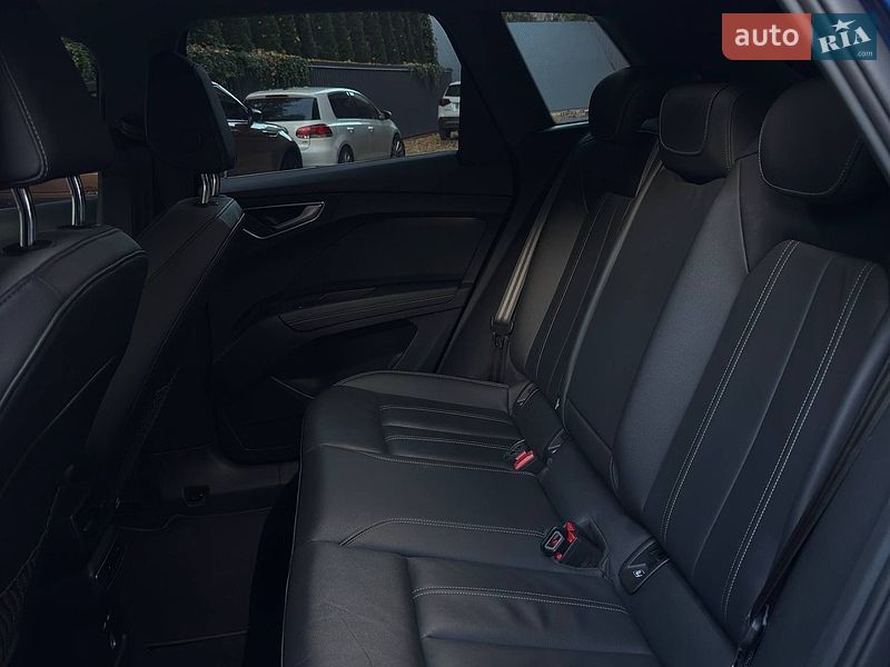 Внедорожник / Кроссовер Audi Q4 e-tron 2021 в Хмельницком