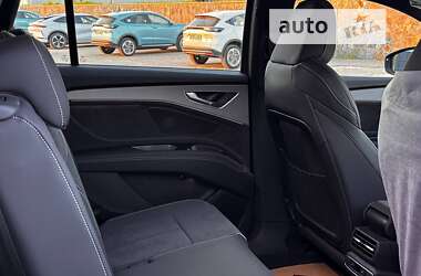 Позашляховик / Кросовер Audi Q5 e-tron 2024 в Львові