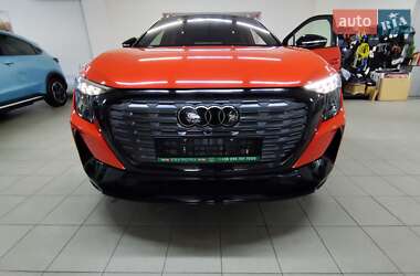 Позашляховик / Кросовер Audi Q5 e-tron 2023 в 