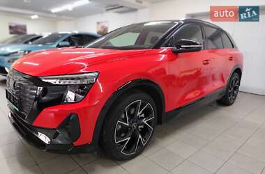 Позашляховик / Кросовер Audi Q5 e-tron 2023 в 