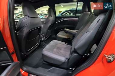 Позашляховик / Кросовер Audi Q5 e-tron 2023 в 