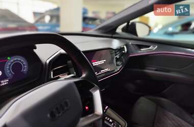 Позашляховик / Кросовер Audi Q5 e-tron 2023 в 