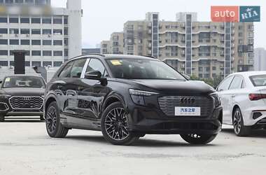 Позашляховик / Кросовер Audi Q5 e-tron 2023 в 