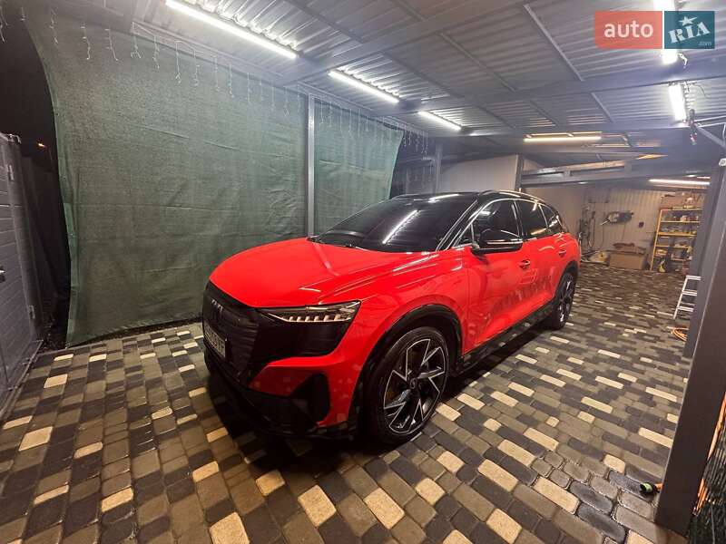 Позашляховик / Кросовер Audi Q5 e-tron 2022 в Дніпрі
