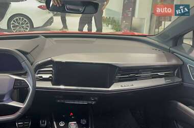 Позашляховик / Кросовер Audi Q5 e-tron 2022 в 