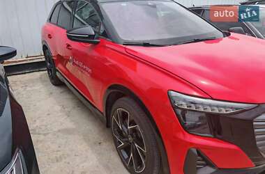 Позашляховик / Кросовер Audi Q5 e-tron 2022 в 