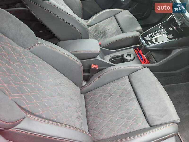 Позашляховик / Кросовер Audi Q5 e-tron 2022 в Києві