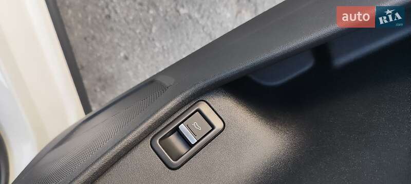 Позашляховик / Кросовер Audi Q5 e-tron 2024 в Києві