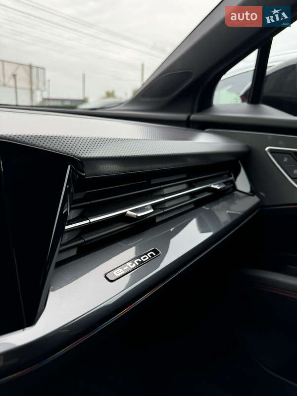 Позашляховик / Кросовер Audi Q5 e-tron 2022 в Києві