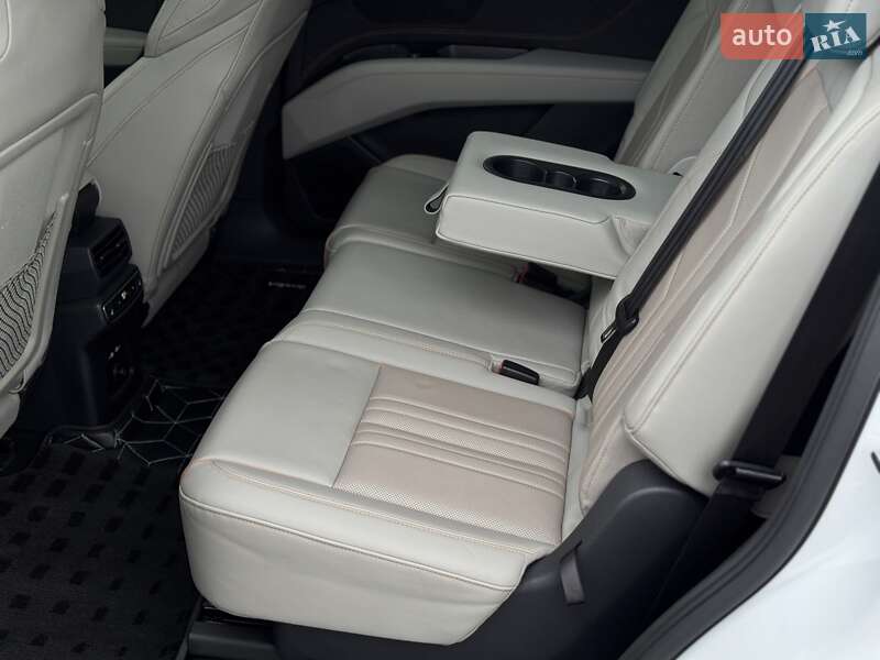 Позашляховик / Кросовер Audi Q5 e-tron 2022 в Києві