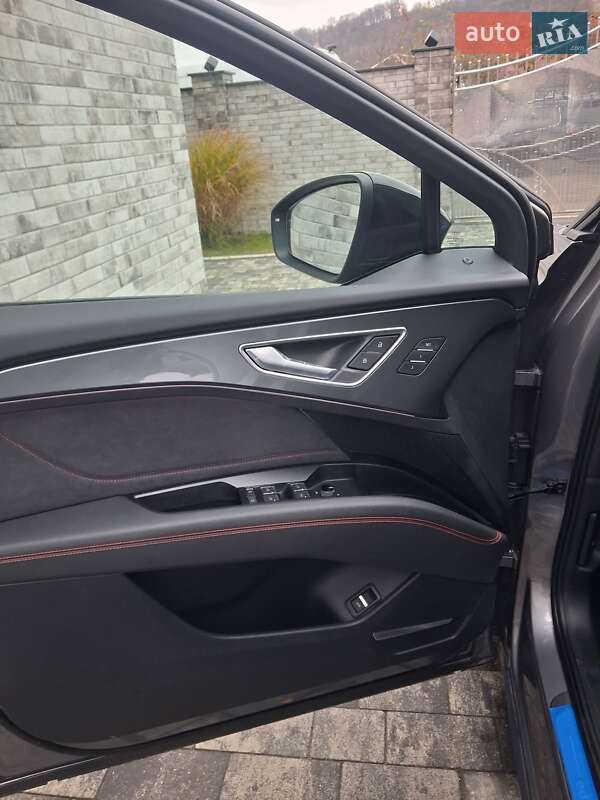 Позашляховик / Кросовер Audi Q5 e-tron 2022 в Мукачевому