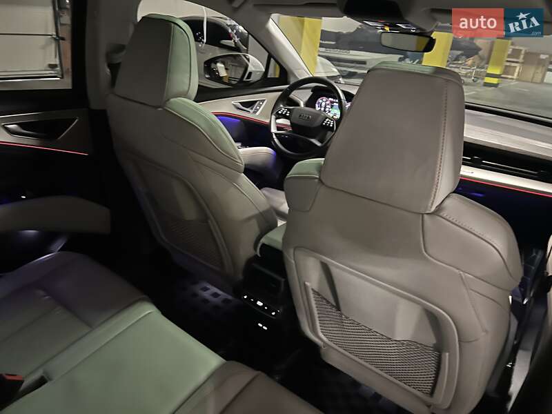 Внедорожник / Кроссовер Audi Q5 e-tron 2022 в Днепре