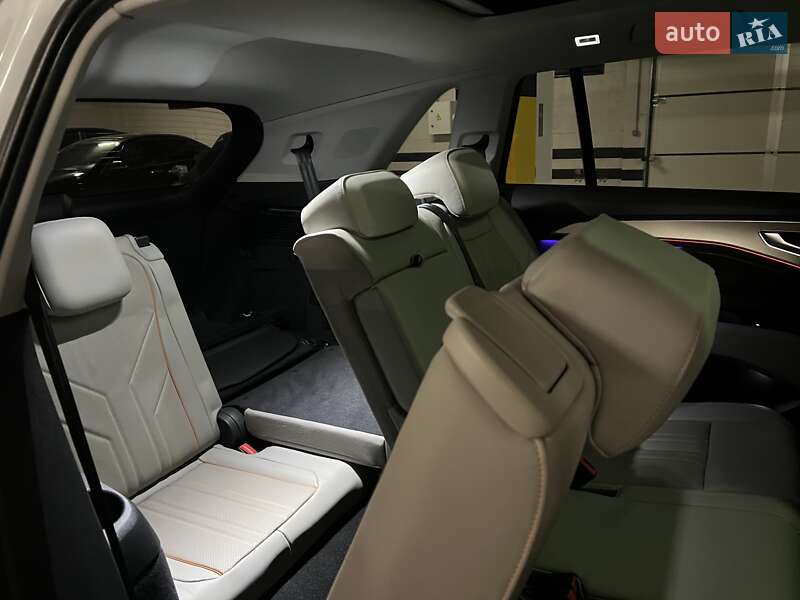 Внедорожник / Кроссовер Audi Q5 e-tron 2022 в Днепре