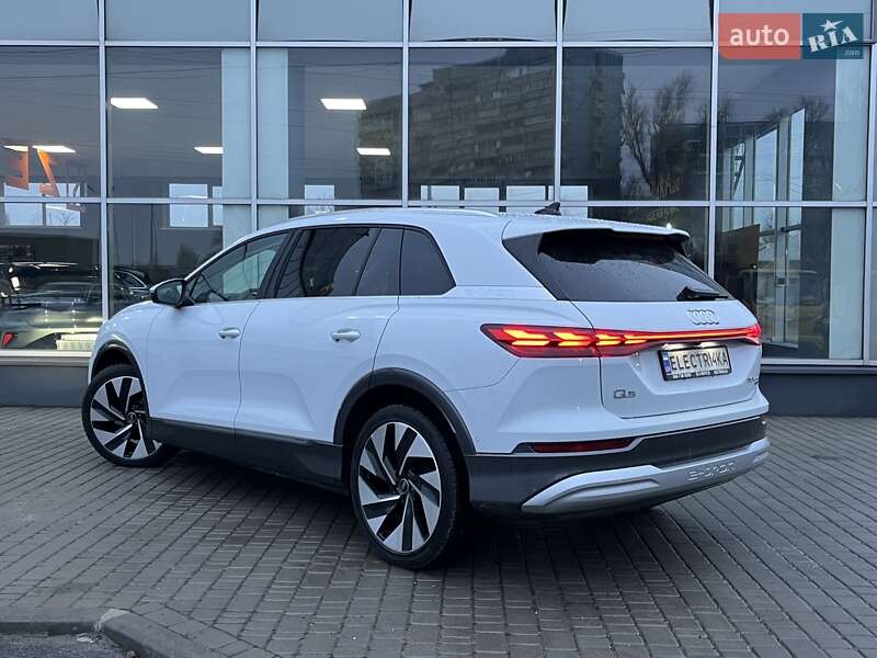 Внедорожник / Кроссовер Audi Q5 e-tron 2022 в Днепре