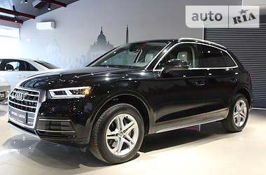 Позашляховик / Кросовер Audi Q5 2018 в 