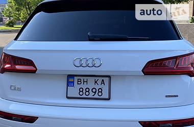 Позашляховик / Кросовер Audi Q5 2019 в 