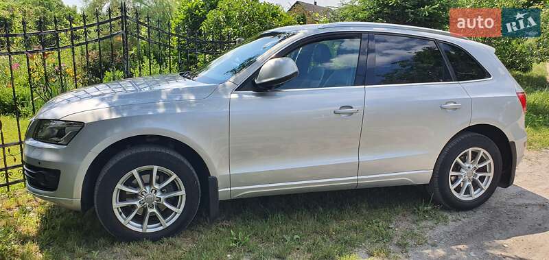 Внедорожник / Кроссовер Audi Q5 2010 в Полонном