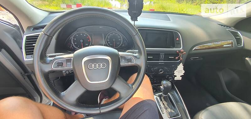 Внедорожник / Кроссовер Audi Q5 2010 в Полонном