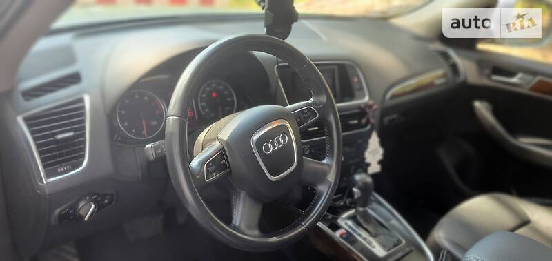 Внедорожник / Кроссовер Audi Q5 2010 в Полонном