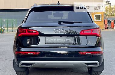 Позашляховик / Кросовер Audi Q5 2018 в 