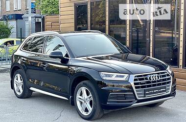 Позашляховик / Кросовер Audi Q5 2018 в 