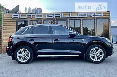 Позашляховик / Кросовер Audi Q5 2018 в 
