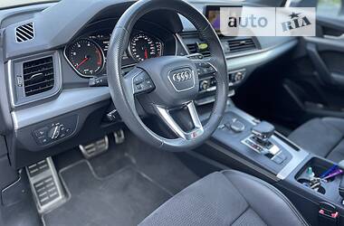 Позашляховик / Кросовер Audi Q5 2018 в 