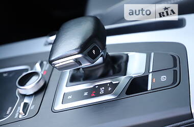 Внедорожник / Кроссовер Audi Q5 2017 в 