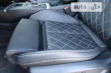 Внедорожник / Кроссовер Audi Q5 2017 в 