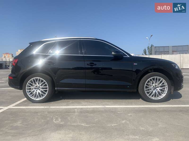 Позашляховик / Кросовер Audi Q5 2019 в Києві
