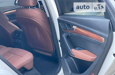 Внедорожник / Кроссовер Audi Q5 2021 в 