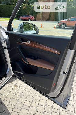 Позашляховик / Кросовер Audi Q5 2021 в 
