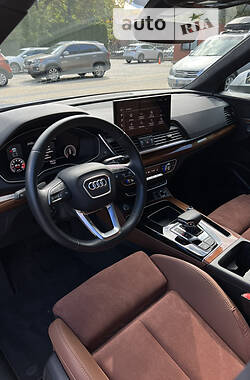 Позашляховик / Кросовер Audi Q5 2021 в 