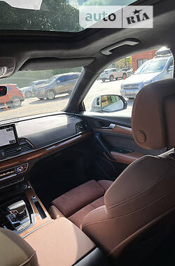 Позашляховик / Кросовер Audi Q5 2021 в 