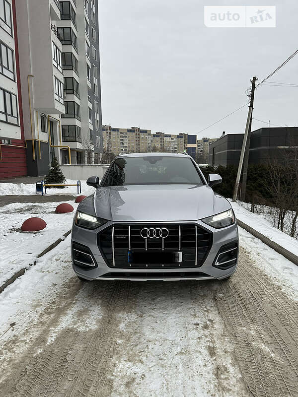 Позашляховик / Кросовер Audi Q5 2021 в 
