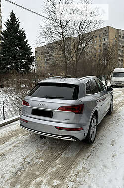 Позашляховик / Кросовер Audi Q5 2021 в 