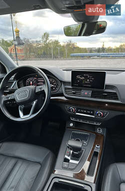 Внедорожник / Кроссовер Audi Q5 2017 в 