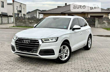 Внедорожник / Кроссовер Audi Q5 2018 в 