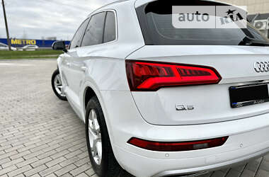 Внедорожник / Кроссовер Audi Q5 2018 в 