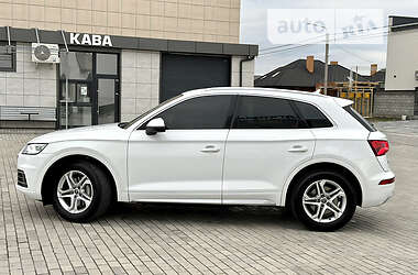 Внедорожник / Кроссовер Audi Q5 2018 в 