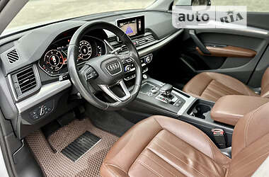 Внедорожник / Кроссовер Audi Q5 2018 в 