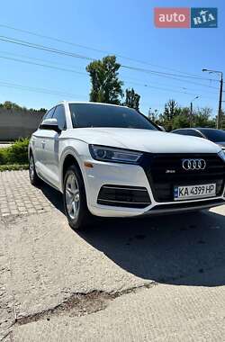 Внедорожник / Кроссовер Audi Q5 2018 в 