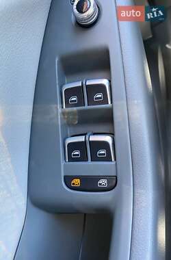Внедорожник / Кроссовер Audi Q5 2015 в 