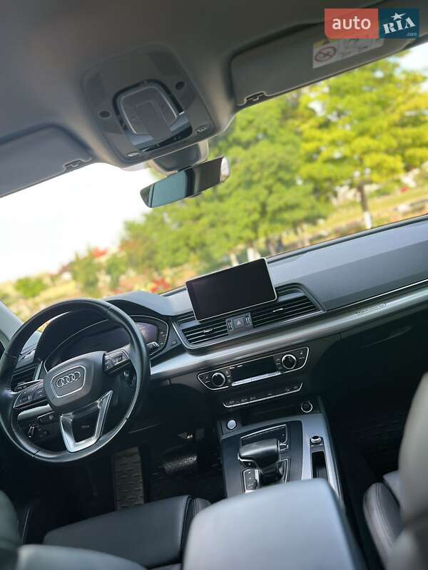 Внедорожник / Кроссовер Audi Q5 2017 в Одессе