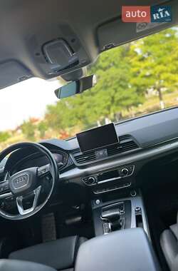 Внедорожник / Кроссовер Audi Q5 2017 в 